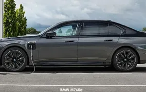 BMW 7 Series image 2