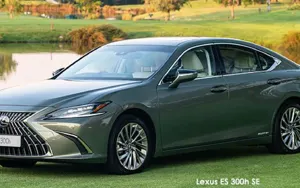 Lexus ES 300h SE October 2022