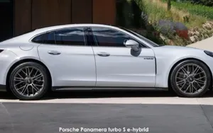 Porsche Panamera image 2