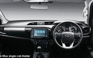 Toyota Hilux image 2