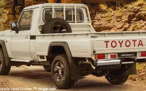 Toyota Land Cruiser 79 image 2
