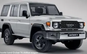 Toyota Land Cruiser 76 image 2