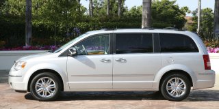 CHRYSLER GRAND VOYAGER image 1