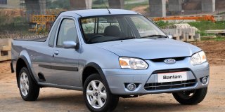 FORD BANTAM 1.6i XLE AC AB April 2009