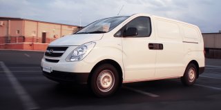 HYUNDAI H1 image 1