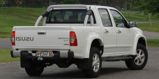 ISUZU KB 300 D-TEQ D/cab LX AT