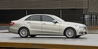 MERCEDES E-CLASS SEDAN image 1