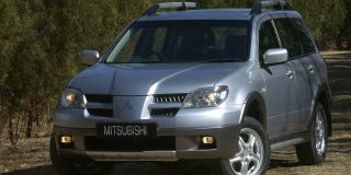 MITSUBISHI OUTLANDER image 1
